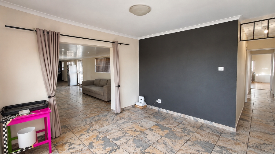 4 Bedroom Property for Sale in Windsor Park Estate Western Cape